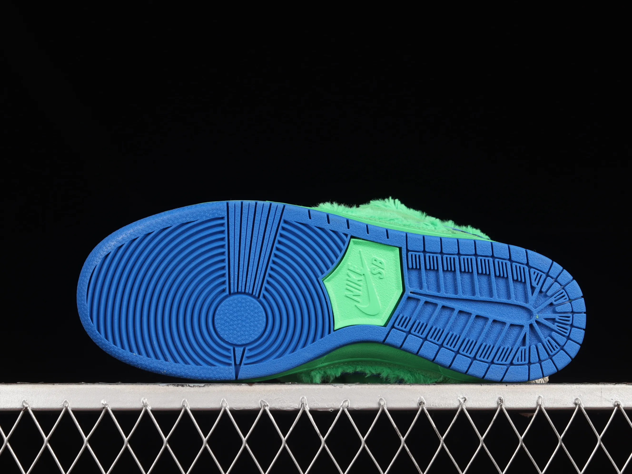 All Categories Nk SB Dunk Series Nk SB Dunk Low Low-top Sneakers OG Version Grateful Dead x Nk SB Dunk Low "Yellow Bear" Joint Model Green and Blue Bear Sports Skateboard Shoes CJ5378-300